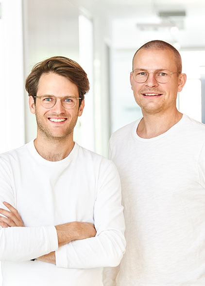 Die Zahn-Experten Dr. Julius Loehr M.Sc. und Dr. Benjamin Schreiber M.Sc.